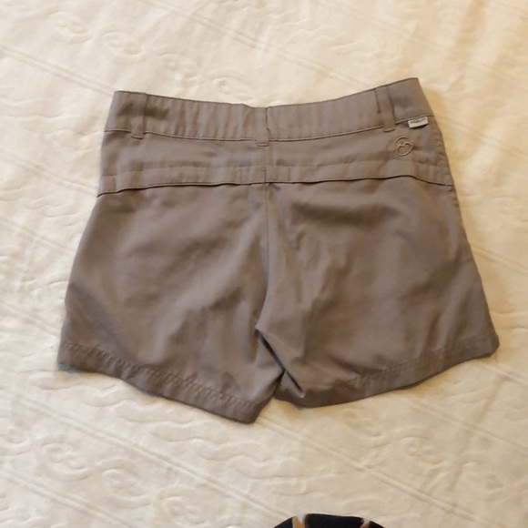 Kaki shorts - Picture 2 of 3
